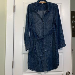 Denim dress with pockets, belt and buttons